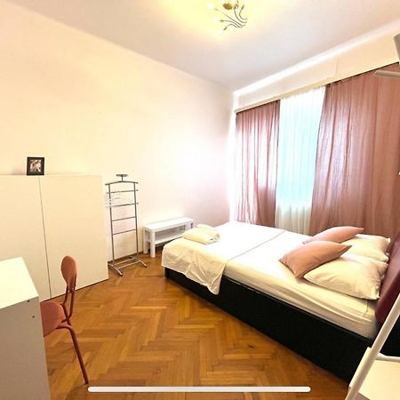 Downtown Unirii Square Private Economy Rooms With Shared Amenities 布加勒斯特 外观 照片
