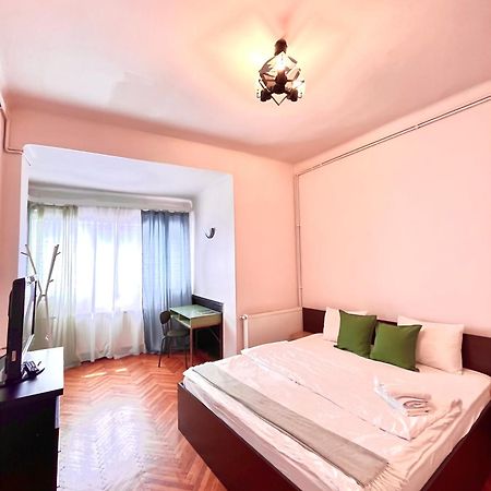 Downtown Unirii Square Private Economy Rooms With Shared Amenities 布加勒斯特 外观 照片