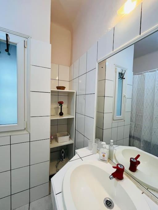 Downtown Unirii Square Private Economy Rooms With Shared Amenities 布加勒斯特 外观 照片