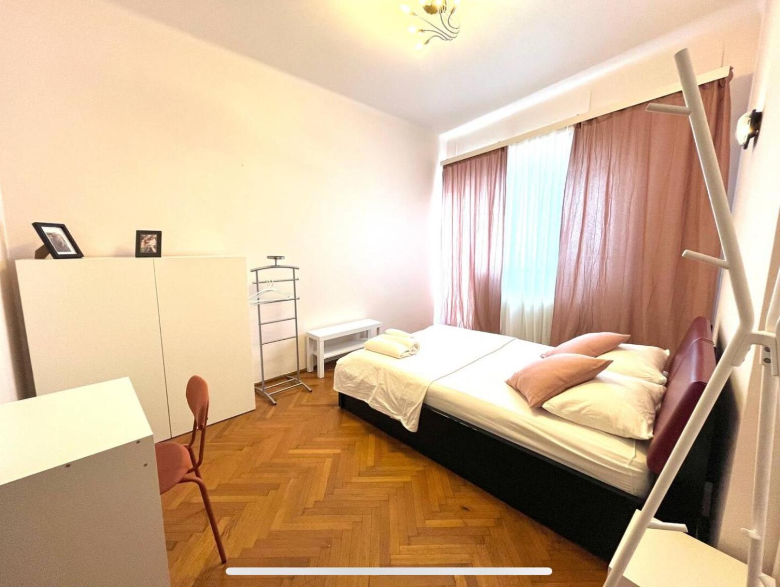 Downtown Unirii Square Private Economy Rooms With Shared Amenities 布加勒斯特 外观 照片