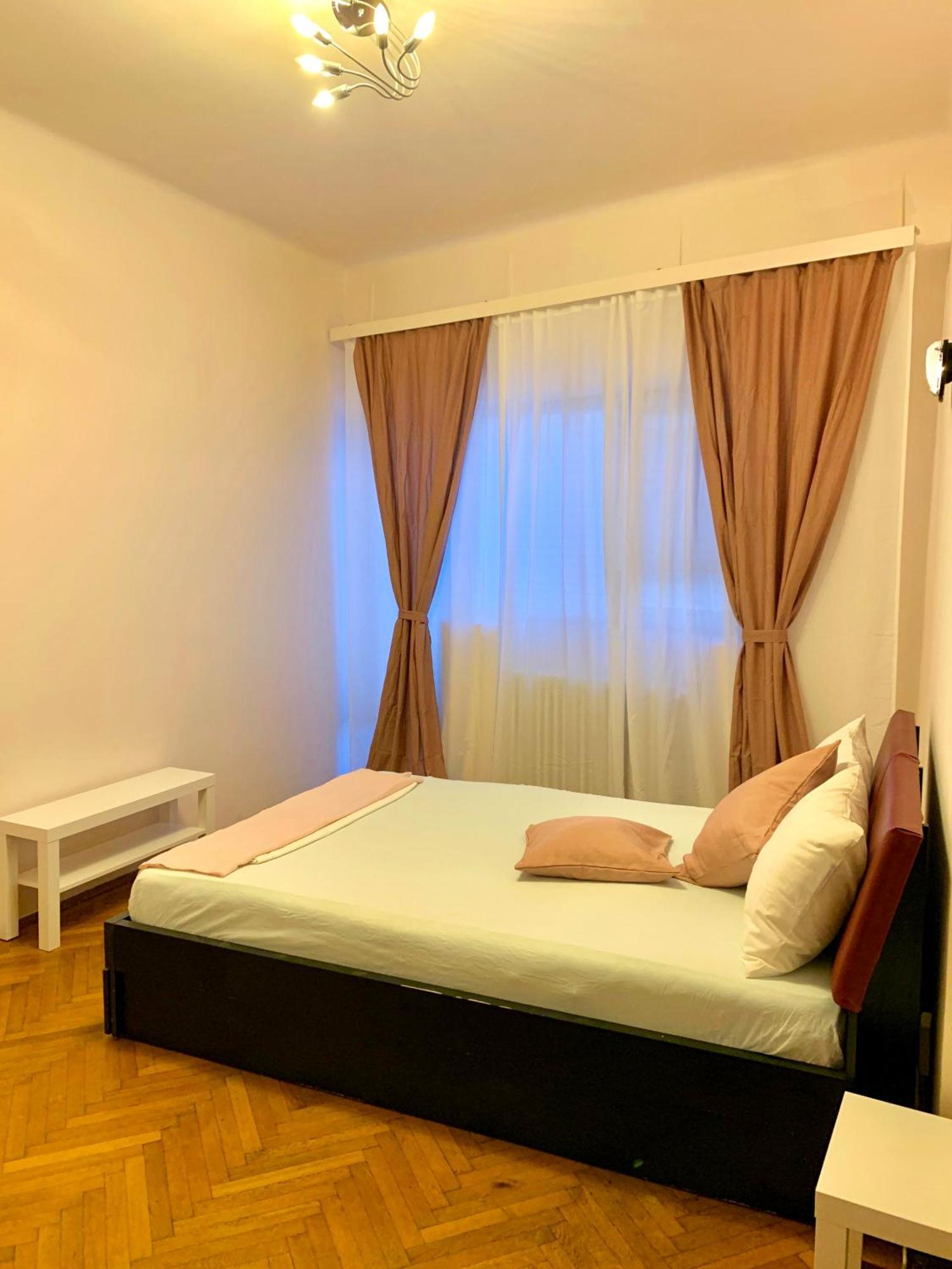 Downtown Unirii Square Private Economy Rooms With Shared Amenities 布加勒斯特 客房 照片