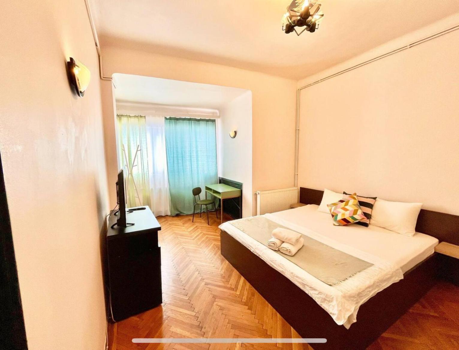 Downtown Unirii Square Private Economy Rooms With Shared Amenities 布加勒斯特 外观 照片