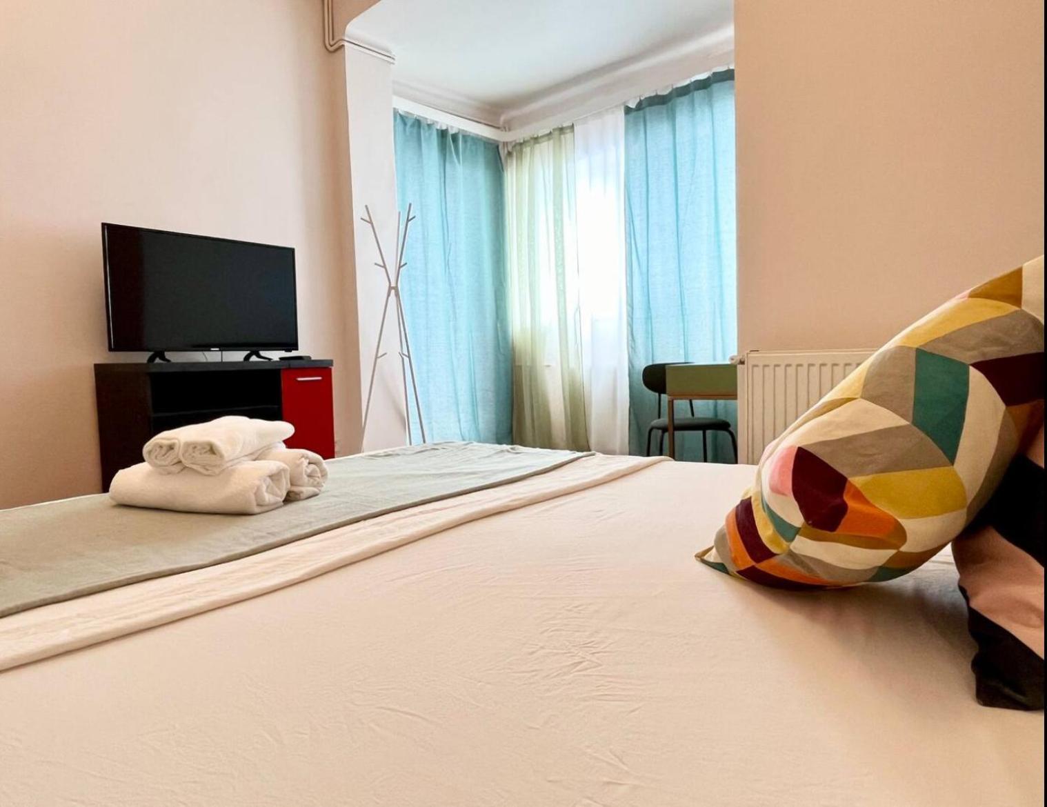 Downtown Unirii Square Private Economy Rooms With Shared Amenities 布加勒斯特 外观 照片