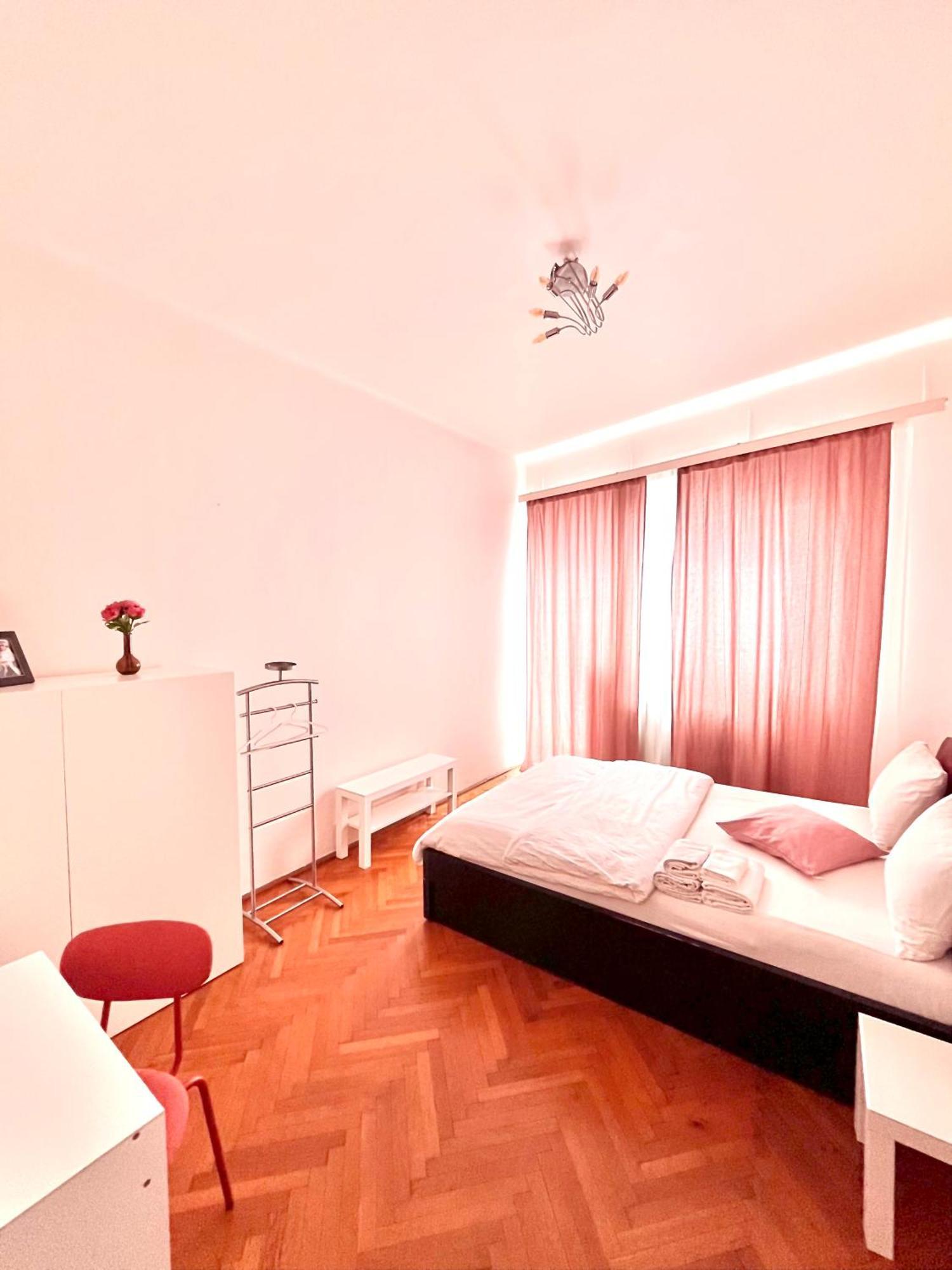 Downtown Unirii Square Private Economy Rooms With Shared Amenities 布加勒斯特 外观 照片